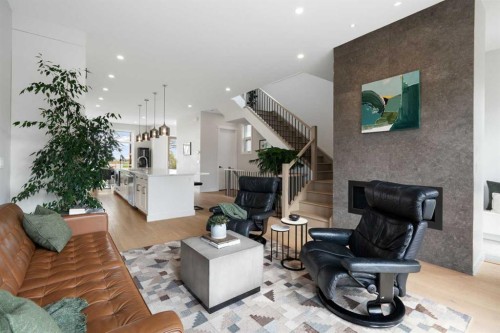 1141 Renfrew Drive Ne, Calgary, AB - Indoor Photo Showing Other Room