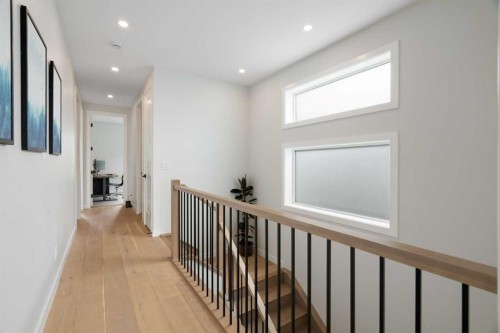 1141 Renfrew Drive Ne, Calgary, AB - Indoor Photo Showing Other Room