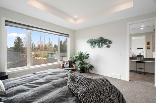 1141 Renfrew Drive Ne, Calgary, AB - Indoor Photo Showing Bedroom