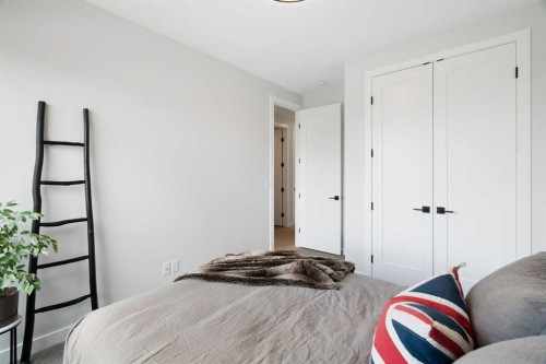 1141 Renfrew Drive Ne, Calgary, AB - Indoor Photo Showing Bedroom