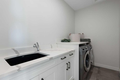 1141 Renfrew Drive Ne, Calgary, AB - Indoor Photo Showing Laundry Room
