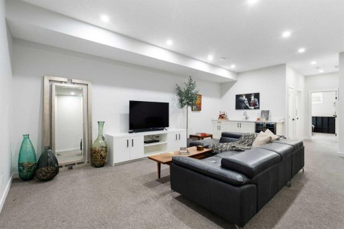 1141 Renfrew Drive Ne, Calgary, AB - Indoor