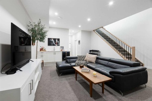 1141 Renfrew Drive Ne, Calgary, AB - Indoor