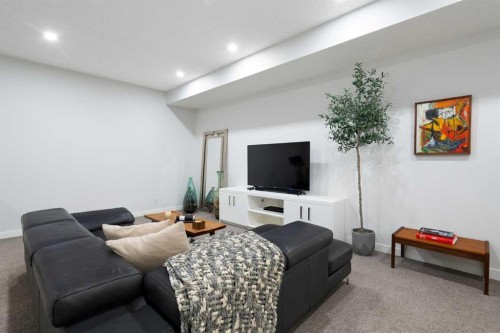 1141 Renfrew Drive Ne, Calgary, AB - Indoor