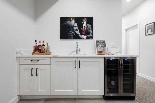 1141 Renfrew Drive Ne, Calgary, AB - Indoor Photo Showing Other Room