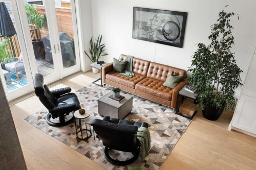 1141 Renfrew Drive Ne, Calgary, AB - Indoor Photo Showing Living Room