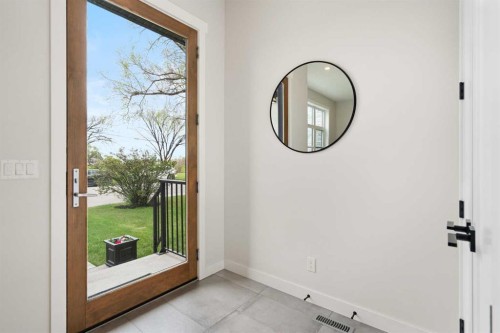 1141 Renfrew Drive Ne, Calgary, AB - Indoor Photo Showing Other Room
