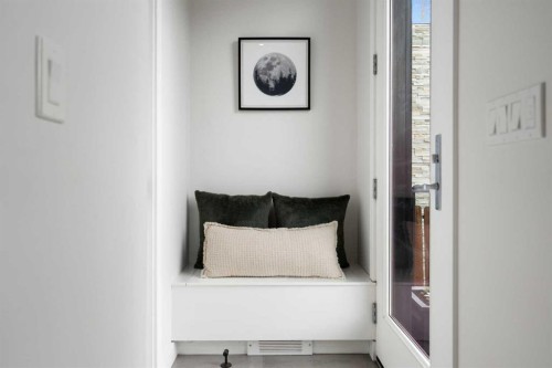 1141 Renfrew Drive Ne, Calgary, AB - Indoor