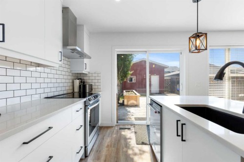 17 Auburn Bay View Se, Calgary, AB - Indoor Photo Showing Kitchen With Upgraded Kitchen