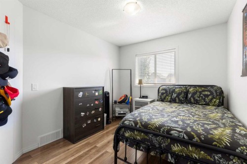 17 Auburn Bay View Se, Calgary, AB - Indoor Photo Showing Bedroom