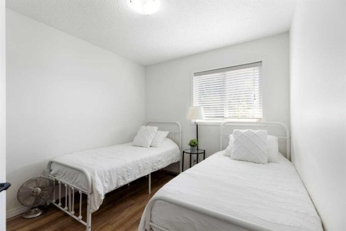 17 Auburn Bay View Se, Calgary, AB - Indoor Photo Showing Bedroom