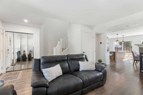 17 Auburn Bay View Se, Calgary, AB - Indoor Photo Showing Living Room