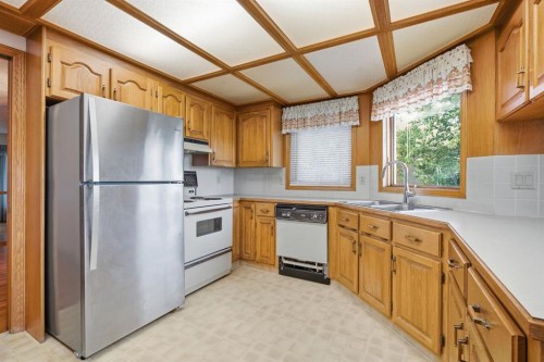 37 Edgeview Road Nw, Calgary, AB - Indoor Photo Showing Kitchen With Double Sink