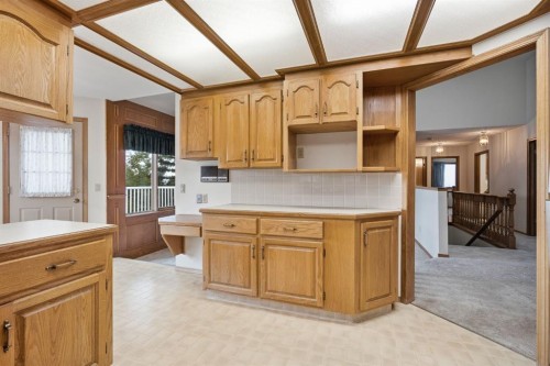 37 Edgeview Road Nw, Calgary, AB - Indoor Photo Showing Kitchen