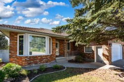 37 Edgeview Road NW Calgary, AB T3A 4T7