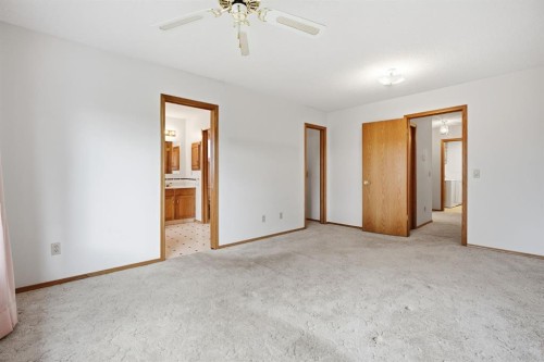 37 Edgeview Road Nw, Calgary, AB - Indoor Photo Showing Other Room