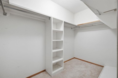 37 Edgeview Road Nw, Calgary, AB - Indoor Photo Showing Other Room