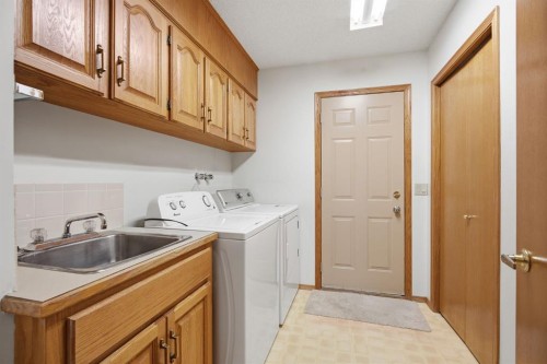 37 Edgeview Road Nw, Calgary, AB - Indoor Photo Showing Laundry Room