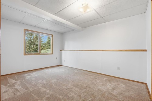 37 Edgeview Road Nw, Calgary, AB - Indoor Photo Showing Other Room