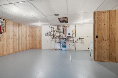 37 Edgeview Road Nw, Calgary, AB - Indoor Photo Showing Other Room