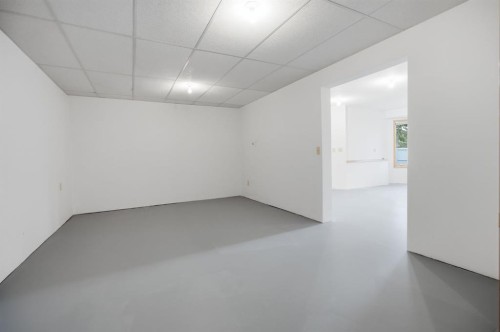 37 Edgeview Road Nw, Calgary, AB - Indoor Photo Showing Other Room