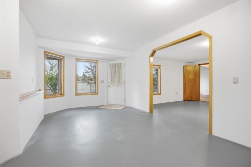 37 Edgeview Road Nw, Calgary, AB - Indoor Photo Showing Other Room