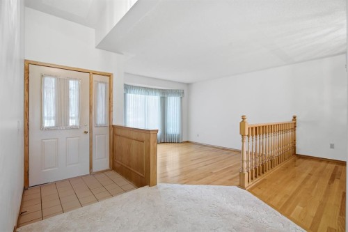 37 Edgeview Road Nw, Calgary, AB - Indoor Photo Showing Other Room