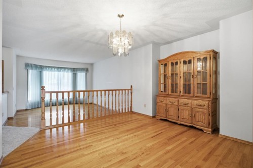 37 Edgeview Road Nw, Calgary, AB - Indoor Photo Showing Other Room