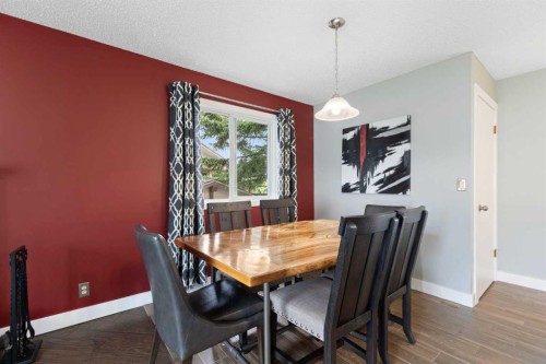 8419 Silver Springs Road Nw, Calgary, AB - Indoor Photo Showing Dining Room