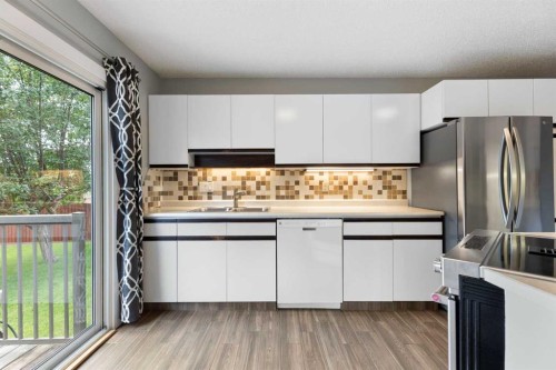 8419 Silver Springs Road Nw, Calgary, AB - Indoor Photo Showing Kitchen
