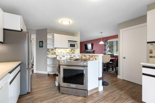 8419 Silver Springs Road Nw, Calgary, AB - Indoor Photo Showing Kitchen