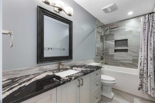 8419 Silver Springs Road Nw, Calgary, AB - Indoor Photo Showing Bathroom