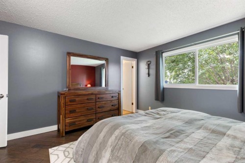 8419 Silver Springs Road Nw, Calgary, AB - Indoor Photo Showing Bedroom