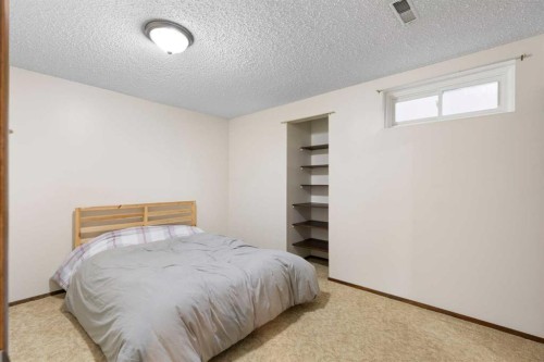 8419 Silver Springs Road Nw, Calgary, AB - Indoor Photo Showing Bedroom