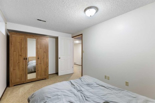 8419 Silver Springs Road Nw, Calgary, AB - Indoor Photo Showing Bedroom