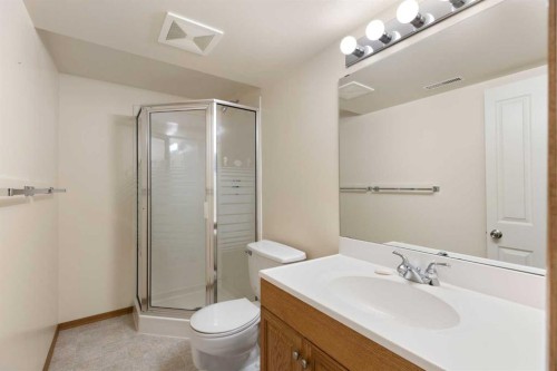 8419 Silver Springs Road Nw, Calgary, AB - Indoor Photo Showing Bathroom