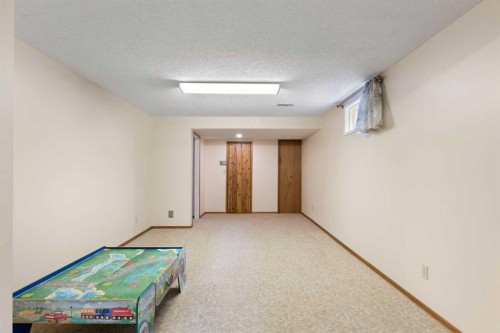 8419 Silver Springs Road Nw, Calgary, AB - Indoor Photo Showing Other Room