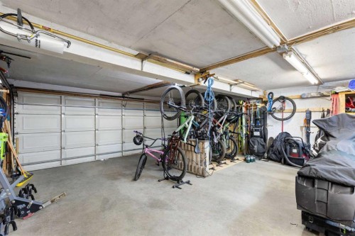 8419 Silver Springs Road Nw, Calgary, AB - Indoor Photo Showing Garage