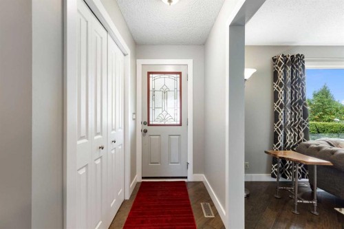 8419 Silver Springs Road Nw, Calgary, AB - Indoor Photo Showing Other Room