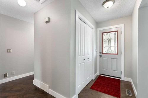 8419 Silver Springs Road Nw, Calgary, AB - Indoor Photo Showing Other Room