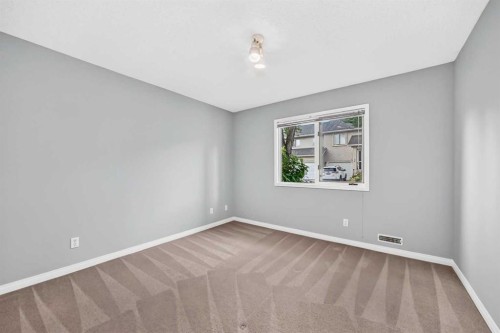 23 Sunlake Gardens Se, Calgary, AB - Indoor Photo Showing Other Room