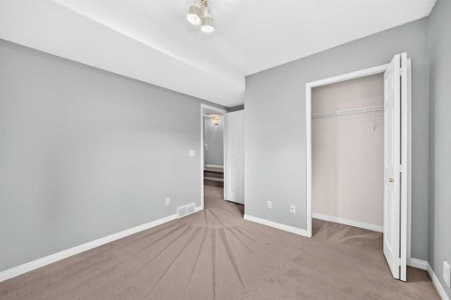 23 Sunlake Gardens Se, Calgary, AB - Indoor Photo Showing Other Room