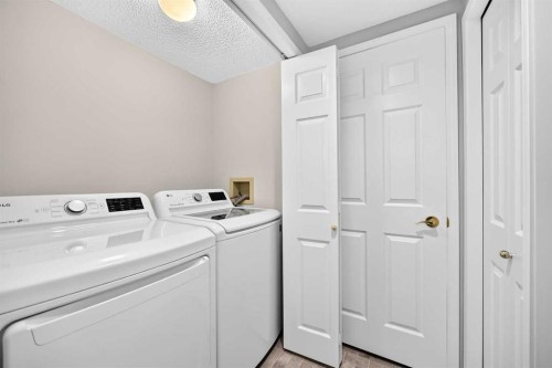 23 Sunlake Gardens Se, Calgary, AB - Indoor Photo Showing Laundry Room