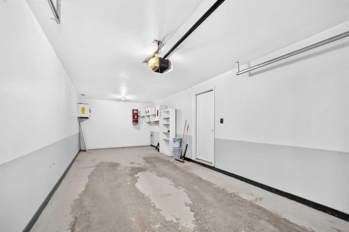 23 Sunlake Gardens Se, Calgary, AB - Indoor Photo Showing Garage