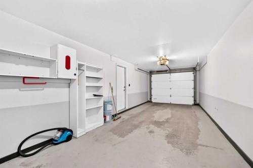 23 Sunlake Gardens Se, Calgary, AB - Indoor Photo Showing Garage