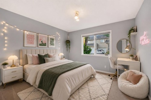 23 Sunlake Gardens Se, Calgary, AB - Indoor Photo Showing Bedroom