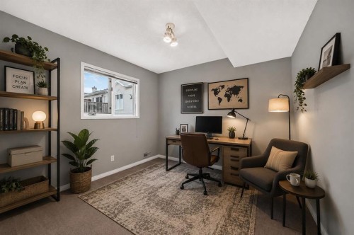 23 Sunlake Gardens Se, Calgary, AB - Indoor Photo Showing Office
