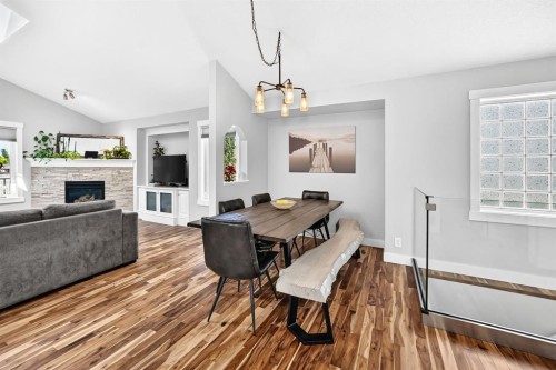 13 Cresthaven Way Sw, Calgary, AB - Indoor With Fireplace