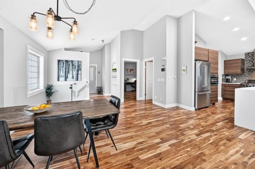 13 Cresthaven Way Sw, Calgary, AB - Indoor Photo Showing Dining Room