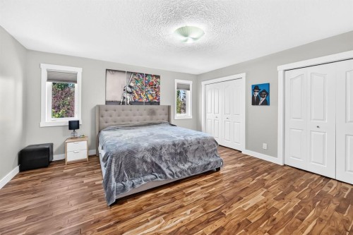 13 Cresthaven Way Sw, Calgary, AB - Indoor Photo Showing Bedroom